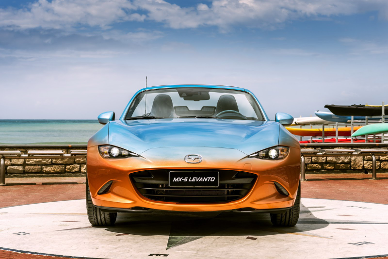 Illustration for article titled Placate Your Fears Of Global Economic Collapse With This Two-Tone Miata With A Denim Interior